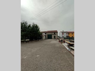 Casa Indipendente in Vendita a Papozze, 90'000&euro;, 263 m²