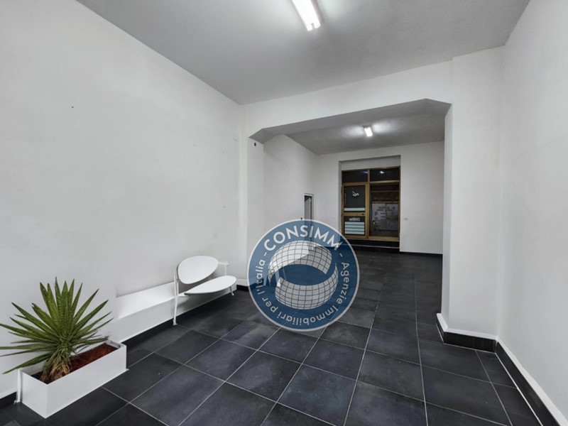 Immobile commerciale in Affitto a Lamezia Terme, 700€, 90 m²