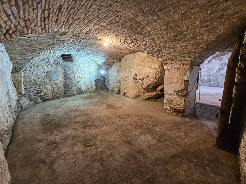 Magazzino in Vendita a Ventimiglia, 70'000€, 90 m²