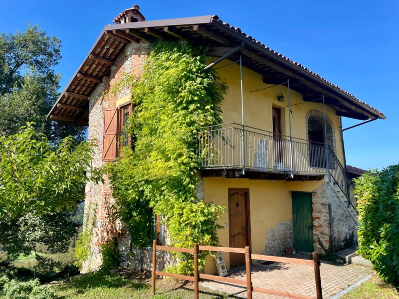 Casa Indipendente in Vendita a Clavesana, 325'000€, 162 m², con Box