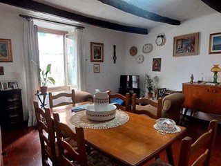 Quadrilocale in Vendita a Imperia, zona Porto Maurizio, 122'000€, 80 m²