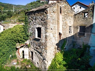 Casa Indipendente in Vendita a Vado Ligure, zona Segno, 55'000€, 150 m²