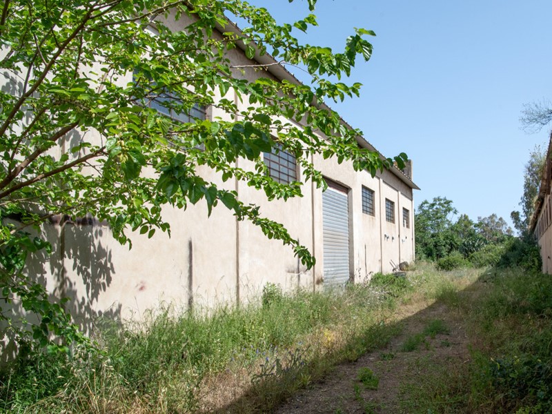 Capannone in Vendita a Selargius, zona SS 554, 290'000€, 667 m²