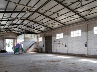 Capannone in Vendita a Selargius, zona SS 554, 290'000€, 667 m²