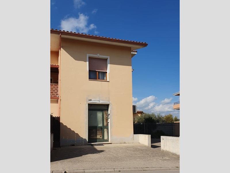 Immobile commerciale in Vendita a Senorbì, 60'000€, 69 m²