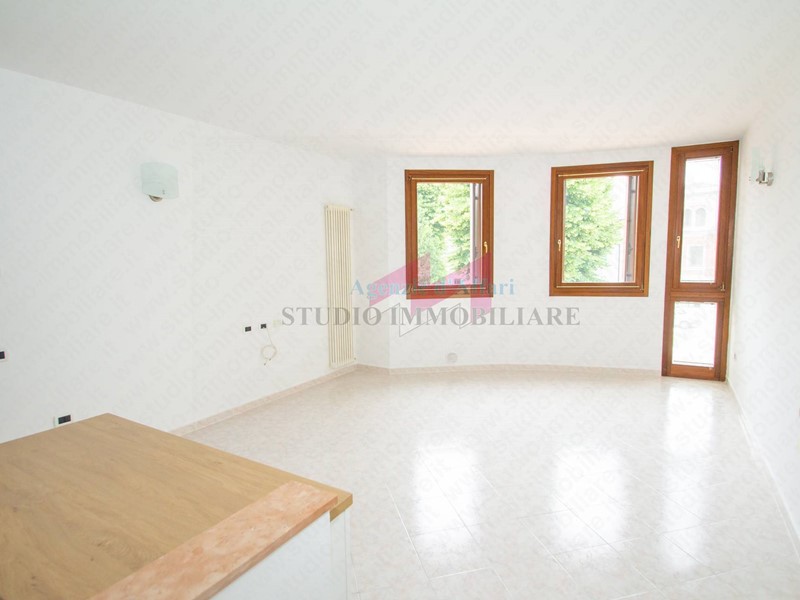 Bilocale in Vendita a Bergantino, 65'000€, 63 m²