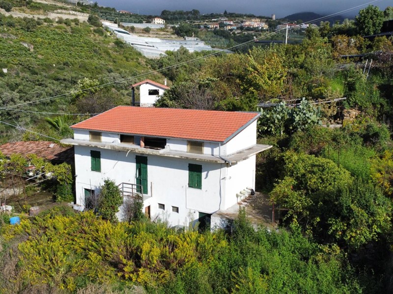 Casa Indipendente in Vendita a Santo Stefano al Mare, zona Prima Collina, 590'000€, 250 m²