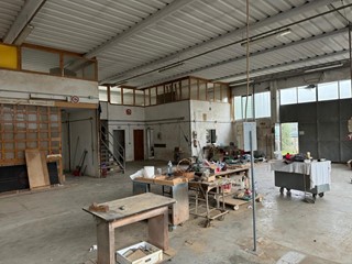 Capannone in Vendita a Ponsacco, zona Le Melorie, 280'000€, 700 m²