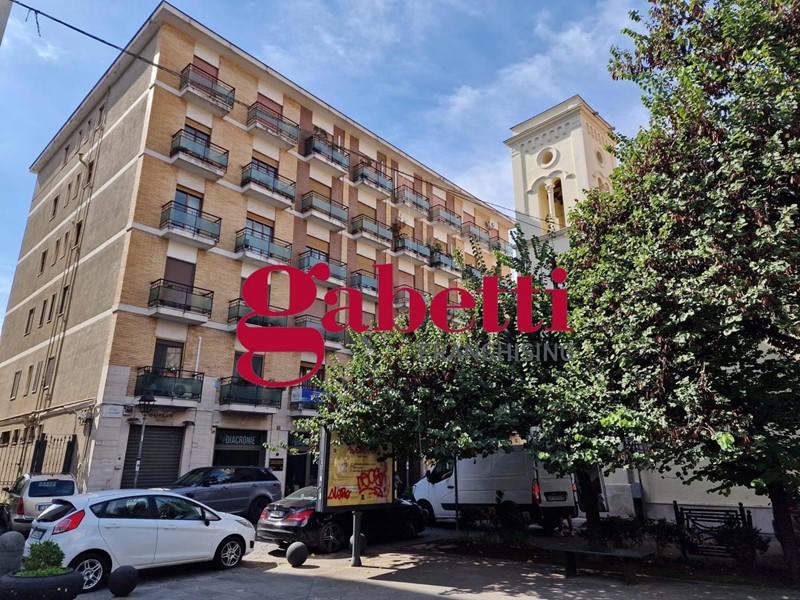 Trilocale in Vendita a Caserta, 300'000€, 85 m²