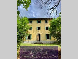 Casa Indipendente in Vendita a Reggello, 264'000€, 450 m²