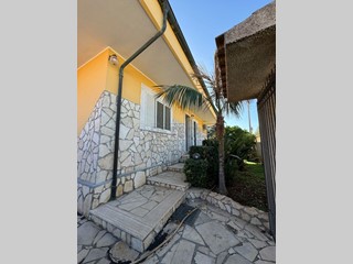 Villa in Vendita a Siracusa, 295'000&euro;, 145 m²