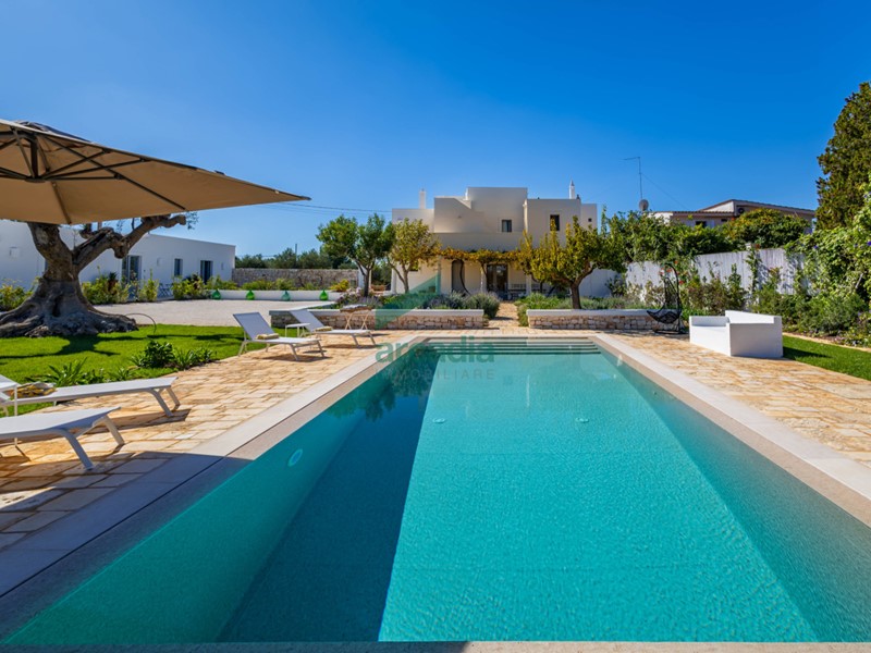 Casale in Vendita a Polignano a Mare, zona Casello Cavuzzi, 1'350'000€, 270 m², arredato