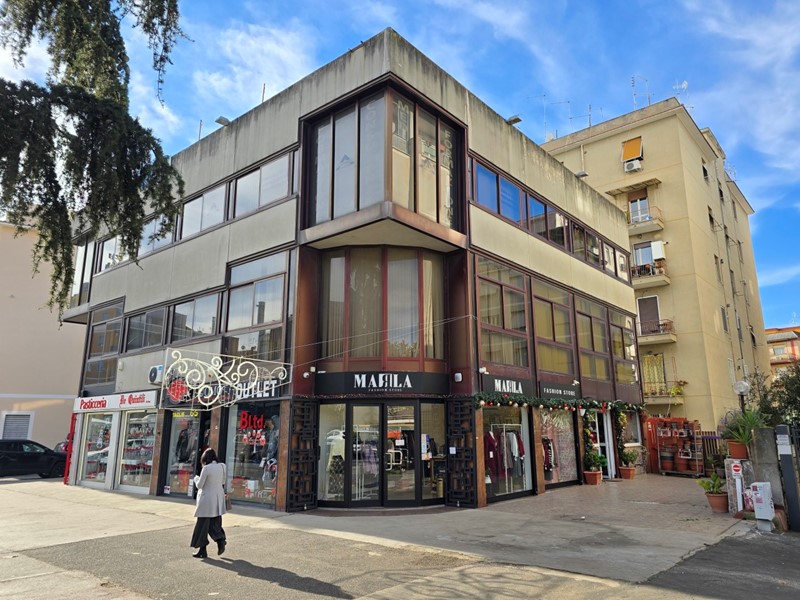 Immobile commerciale in Vendita a Roma, 2'000'000€, 820 m², con Box