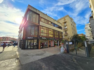 Immobile commerciale in Vendita a Roma, 2'000'000€, 820 m², con Box