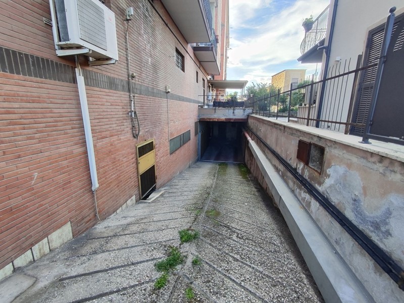 Box in Vendita a Guidonia Montecelio, zona Villanova, 49'000€, 100 m²