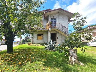 Casa Indipendente in Vendita a Licciana Nardi, zona Monti, 160'000€, 216 m²