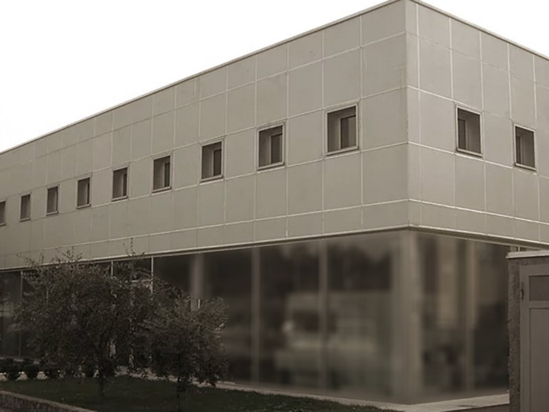 Immobile commerciale in Vendita a Salò, zona CUNETTONE, 1'200'000€, 650 m², arredato