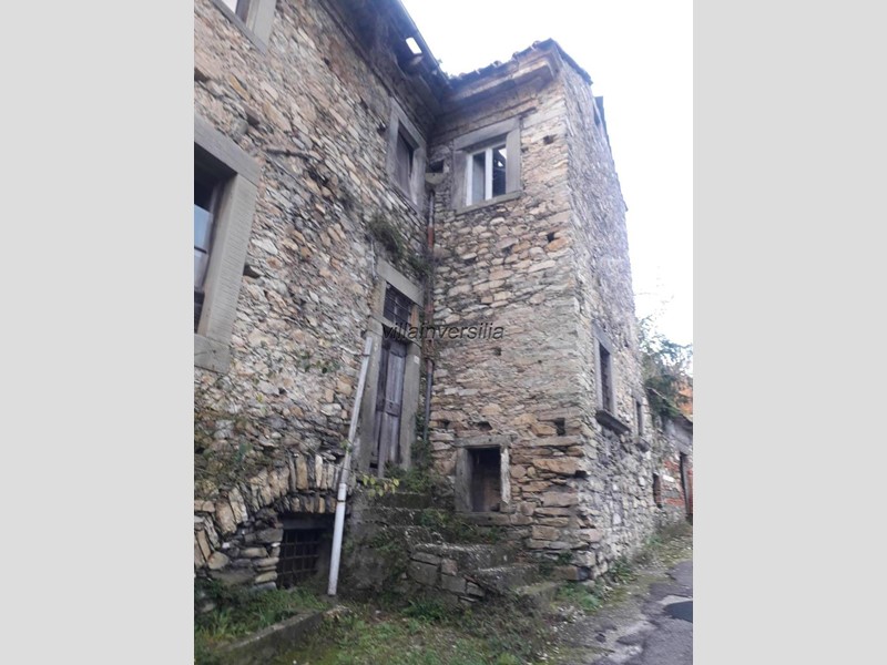 Casa di corte in Vendita a Fivizzano, 800'000€, 2850 m²
