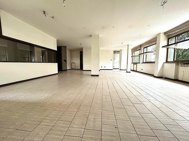 Ufficio in Vendita a Vinci, zona Sovigliana, 210'000€, 188 m²