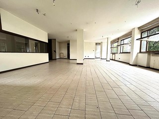 Ufficio in Vendita a Vinci, zona Sovigliana, 210'000€, 188 m²