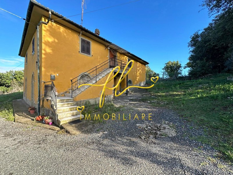 Casale in Vendita a Pomarance, 290'000€, 321 m²