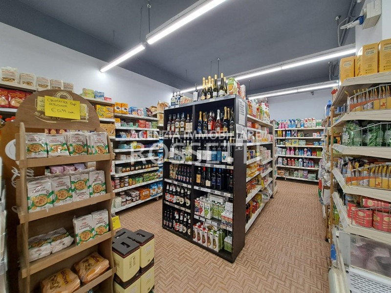Attività commerciale in Affitto a Cerreto Guidi, zona Bassa, 250 m²