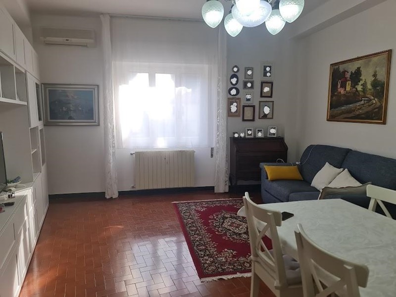Casa Semi Indipendente in Vendita a Carrara, zona Avenza, 230'000€, 107 m²