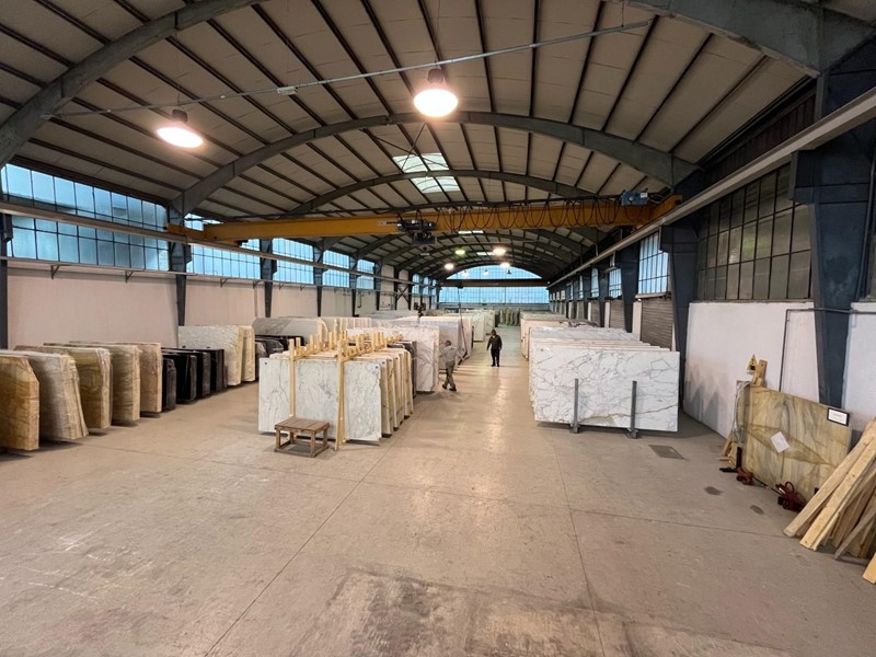 Capannone in Vendita a Massa, 2'000'000€, 1350 m²