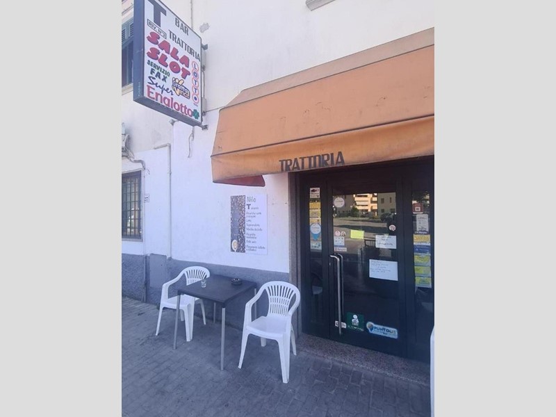 Attività commerciale in Vendita a Calcinaia, zona Fornacette, 119'000€, 80 m²