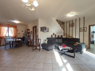 Appartamento in Vendita a Carrara, zona Avenza, 320'000€, 160 m²