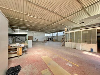 Capannone in Vendita a Casciana Terme Lari, zona Perignano, 249'000€, 500 m²