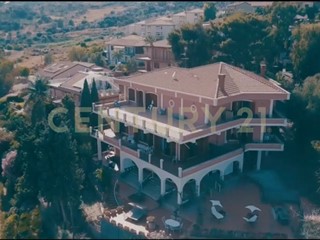 Casa Indipendente in Vendita a Aci Castello, 2'200'000€, 600 m², con Box