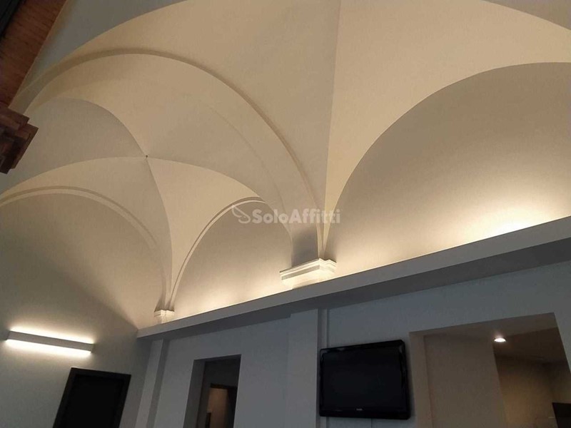 Ufficio in Affitto a Terni, zona Centro Storico, 2'200€, 180 m²