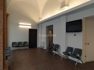 Ufficio in Affitto a Terni, zona Centro Storico, 2'200€, 180 m²