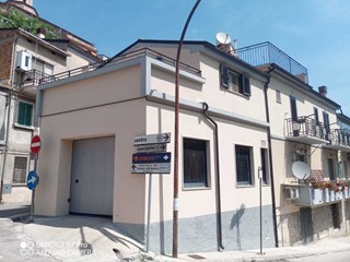 Appartamento in Vendita a Villa Santa Maria, 95'000&euro;, 150 m²