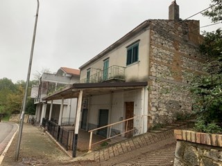 Casa Indipendente in Vendita a Altino, 45'000€, 220 m²