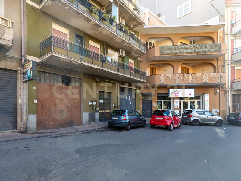 Trilocale in Vendita a Adrano, 59'000€, 121 m², con Box