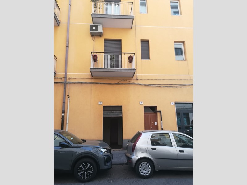 Immobile commerciale in Vendita a Catania, zona Via Gabriele D'Annunzio, 30'000€, 20 m²