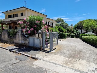 Villa bifamiliare in Vendita a Rosignano Marittimo, zona castiglioncello, 330'000€, 130 m²