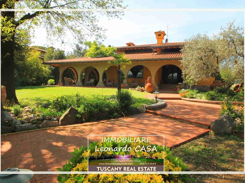 Villa in Vendita a Larciano, 700'000€, 600 m², con Box