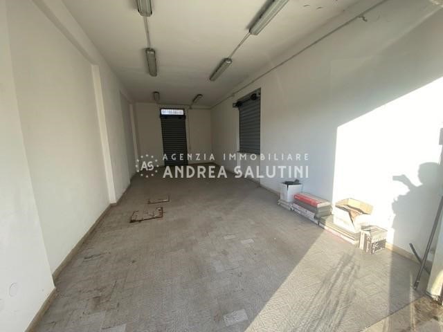 Box in Affitto a Ponsacco, zona Val di Cava, 500€, 47 m²