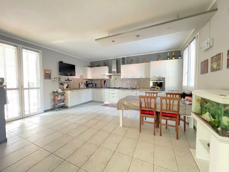 Villa in Vendita a Corbetta, 349'000€, 180 m²