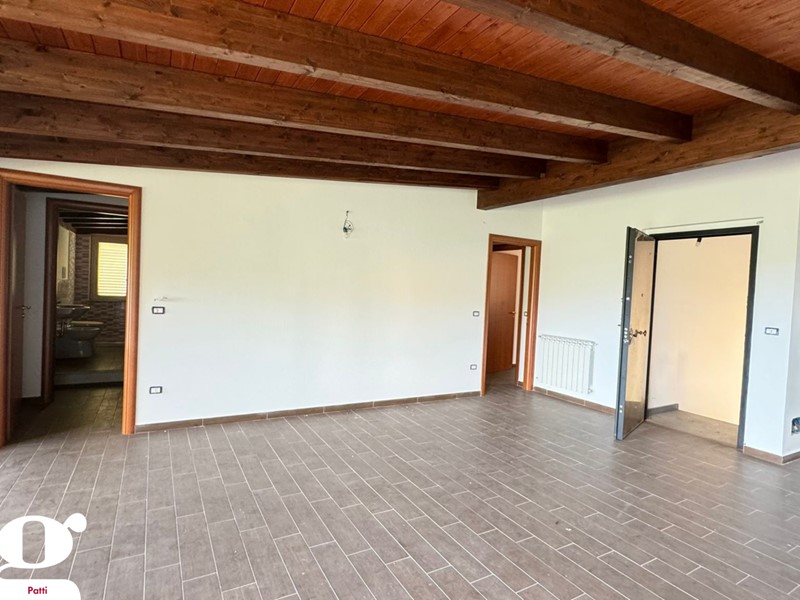 Quadrilocale in Vendita a Patti, 160'000€, 140 m²