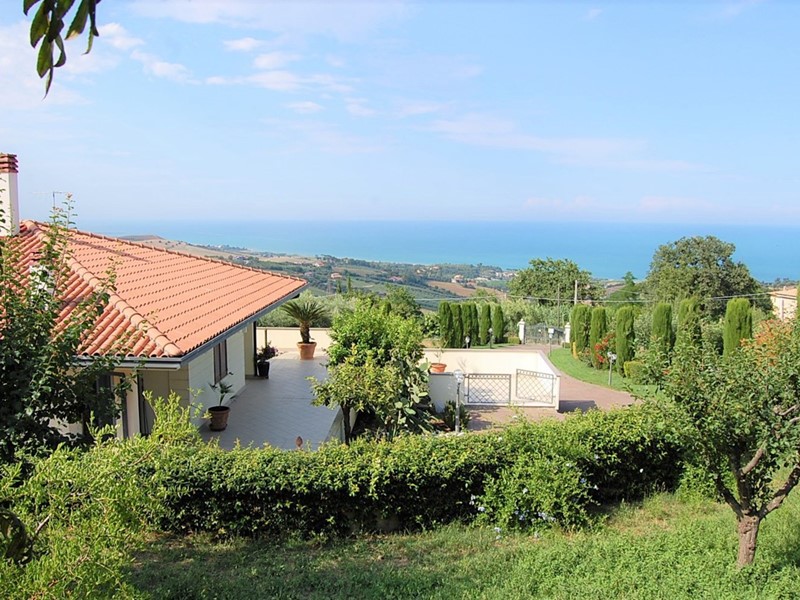 Villa in Vendita a Roseto degli Abruzzi, 680'000€, 340 m²