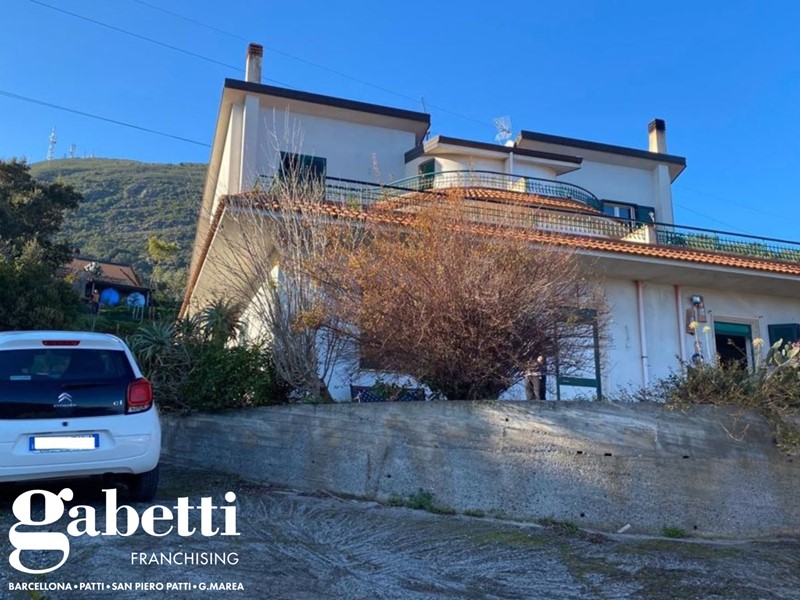 Villa bifamiliare in Vendita a Gioiosa Marea, 180'000€, 200 m²