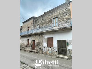Casa Indipendente in Vendita a Bellona, 45'000€, 150 m²