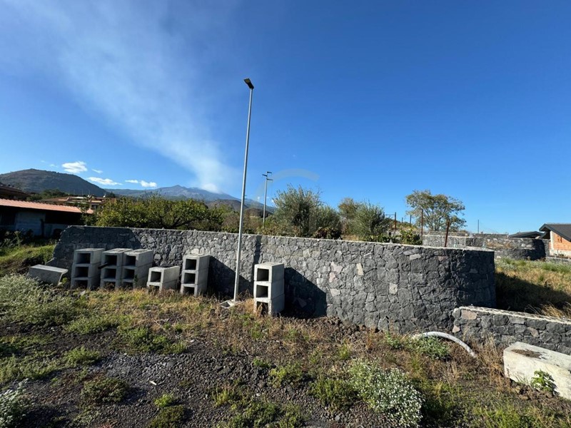 Terreno edificabile in Vendita a Aci Sant'Antonio, zona Lavinaio, 99'000€, 800 m²