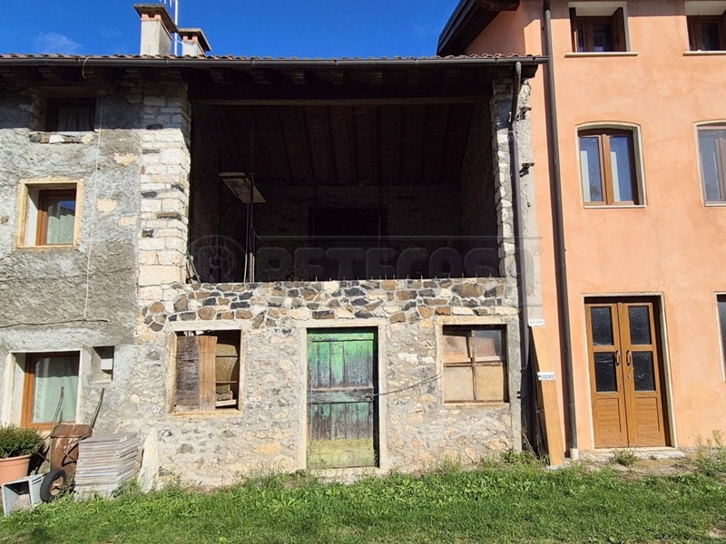 Rustico in Vendita a Valdagno, zona COLLINARE, 10'000€, 63 m²