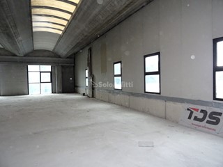 Ufficio in Affitto a Corinaldo, 1'300€, 215 m²