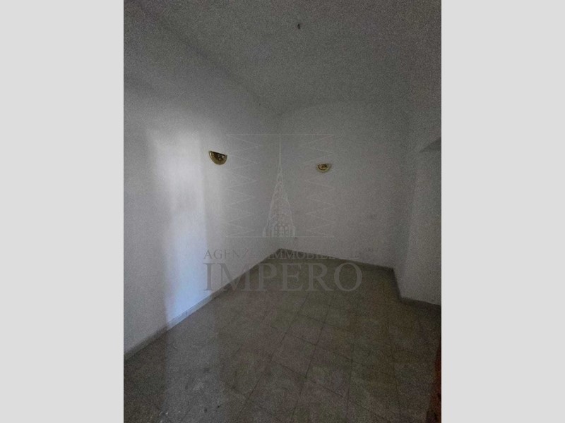 Trilocale in Vendita a Ventimiglia, zona Centro Storico, 73'000€, 49 m²